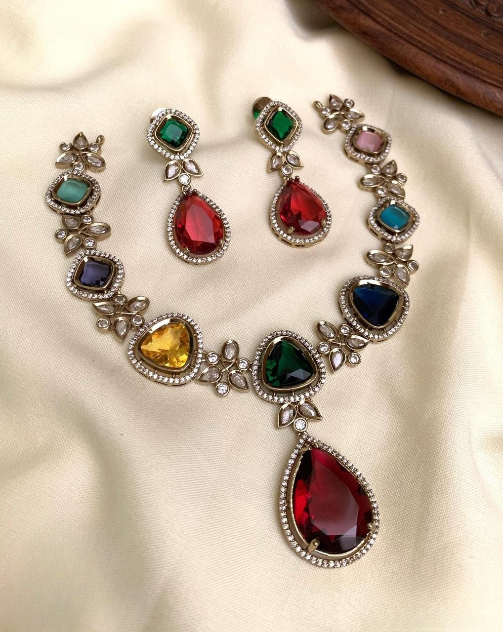 Bridal Kundan Jewellery Set with Earrings – Indian Gemstone Necklace Set | Libasaa Traditional Indian Bridal Jewellery Collection